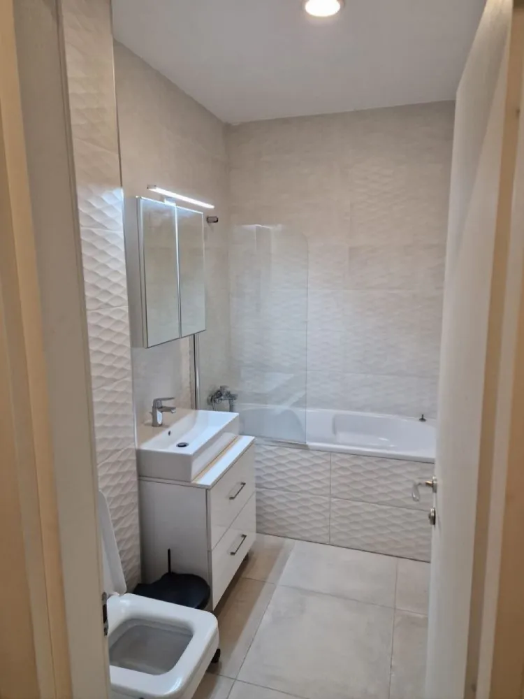 Inchiriere apartament 2 camere Novum Splaiul Independentei - Apartament 2 camere etaj 4/11 complet mobilat și utilat , cu centrala proprie , aer condiționat . Pentru detalii : 07******22
