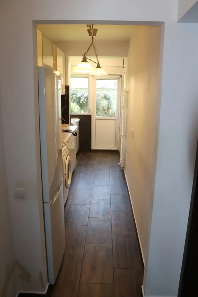 Victoriei, Pasaj, Str. Londra - 2 camere semidec, balcon inchis, bucatarie mobilata si utilata, 2 AC, recomandat: rezidential, birouri, 1+1 garantie.