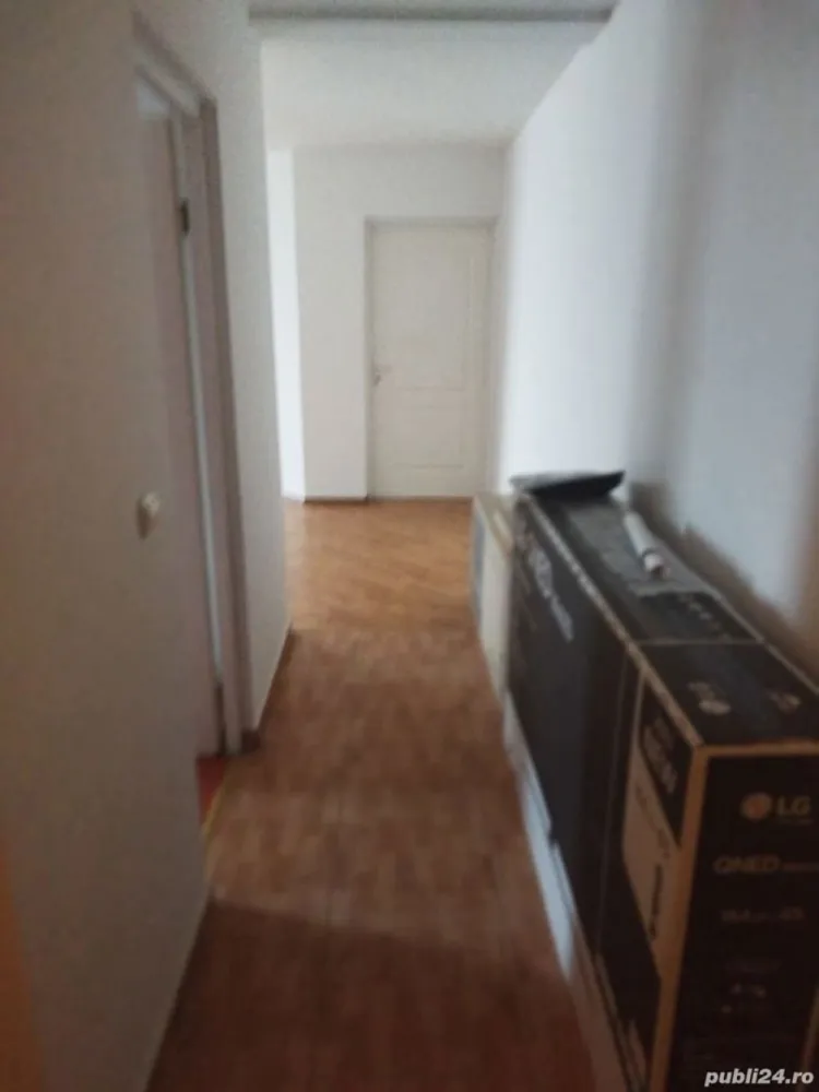 BRASADAS vinde ap 2 cam etaj 2/3 zona CENTRALA. - Agenția imobiliara BRASADAS vinde apartament central , nou ,niciodata locuit ,situat in zona străzii Paris ,Piața Mică, izolat , la etaj 2 din P+3+M , două apartamente palier, curte interioară și parcare , compus din hol , baie cu geam , bucătărie închisă, living și dormitor spațios ambele cu ieșire la terasă, suprafața utilă 70 M2 , la care se adaugă la subsol spatiu de depozitare 10mp. Pentru mai multe oferte accesați www.brasadas.com.