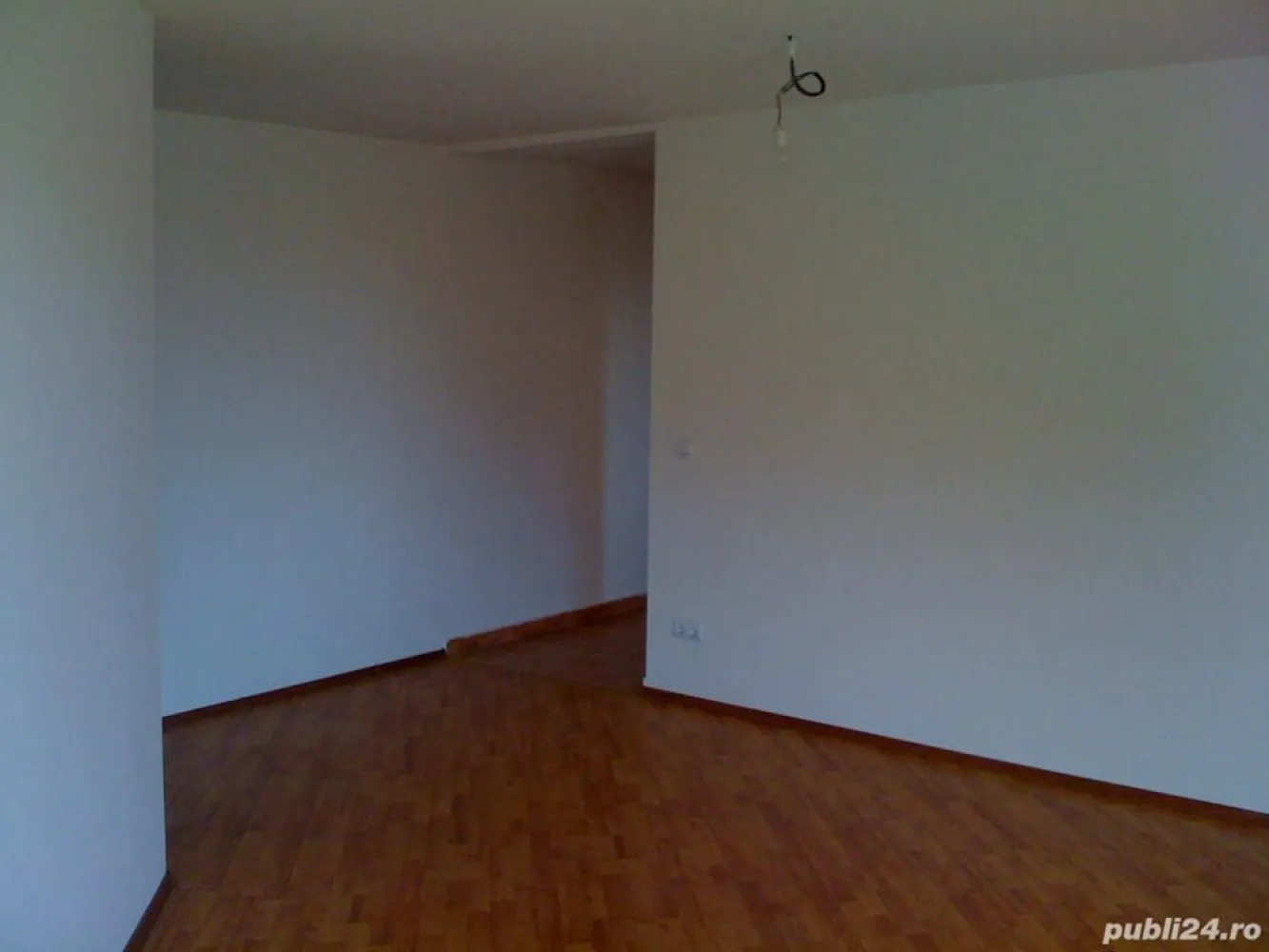 BRASADAS vinde ap 2 cam etaj 2/3 zona CENTRALA. - Agenția imobiliara BRASADAS vinde apartament central , nou ,niciodata locuit ,situat in zona străzii Paris ,Piața Mică, izolat , la etaj 2 din P+3+M , două apartamente palier, curte interioară și parcare , compus din hol , baie cu geam , bucătărie închisă, living și dormitor spațios ambele cu ieșire la terasă, suprafața utilă 70 M2 , la care se adaugă la subsol spatiu de depozitare 10mp. Pentru mai multe oferte accesați www.brasadas.com.