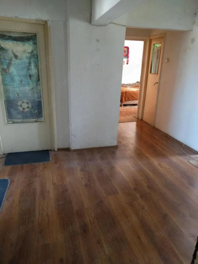 BRASADAS vinde ap 4 cam în Micro 16 la etajul 10/10. - Agenția BRASADAS vinde apartament cu 4 camere decomandat la etajul 10/10 in Micro 16. Blocul este în proces de reabilitare termică. Pentru mai multe oferte accesați www.brasadas.com.