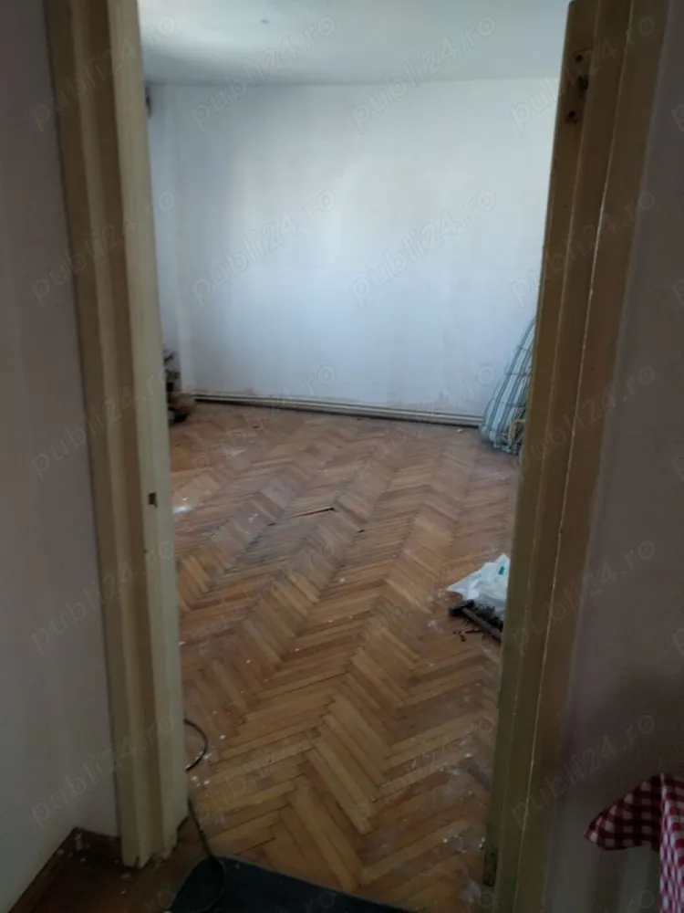 BRASADAS vinde ap 4 cam în Micro 16 la etajul 10/10.