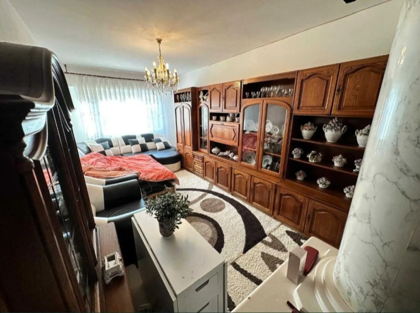 BRASADAS vinde ap 4 cam 90mp etaj 7/8 BCA Careiului M16. - Agenția imobiliara BRASADAS vinde apartament cu 4 camere din BCA, situat pe Drumul Careiului la etajul 7/8. Apartamentul are centrala proprie pe cupru, 119mp, 2 bai cu geam, 2 balcoane, beci, cu lift nou, cu termopane noi, încălzire, având toate punctele de interes la pași distanță (bănci, spații verzi, stații de transport in comun , magazine alimentare, grădinițe, școli) foarte comod. Apartamentul necesita inbunatatire, se poate moderniza pe plac. Se vinde fara mobila. Pentru mai multe oferte accesați www.brasadas.com.
