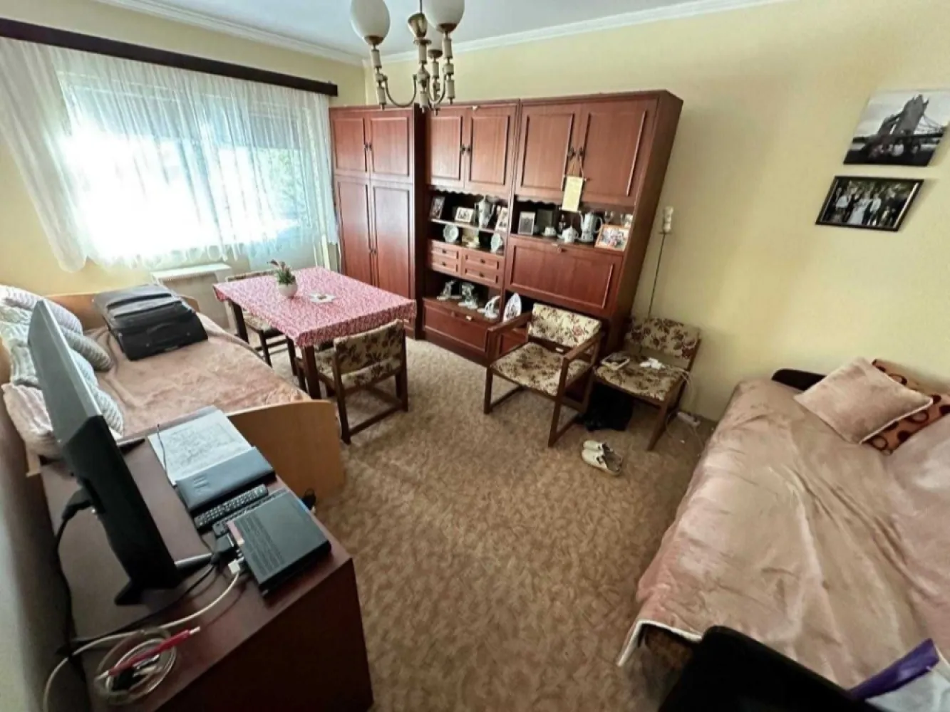 BRASADAS vinde ap 4 cam 90mp etaj 7/8 BCA Careiului M16. - Agenția imobiliara BRASADAS vinde apartament cu 4 camere din BCA, situat pe Drumul Careiului la etajul 7/8. Apartamentul are centrala proprie pe cupru, 119mp, 2 bai cu geam, 2 balcoane, beci, cu lift nou, cu termopane noi, încălzire, având toate punctele de interes la pași distanță (bănci, spații verzi, stații de transport in comun , magazine alimentare, grădinițe, școli) foarte comod. Apartamentul necesita inbunatatire, se poate moderniza pe plac. Se vinde fara mobila. Pentru mai multe oferte accesați www.brasadas.com.