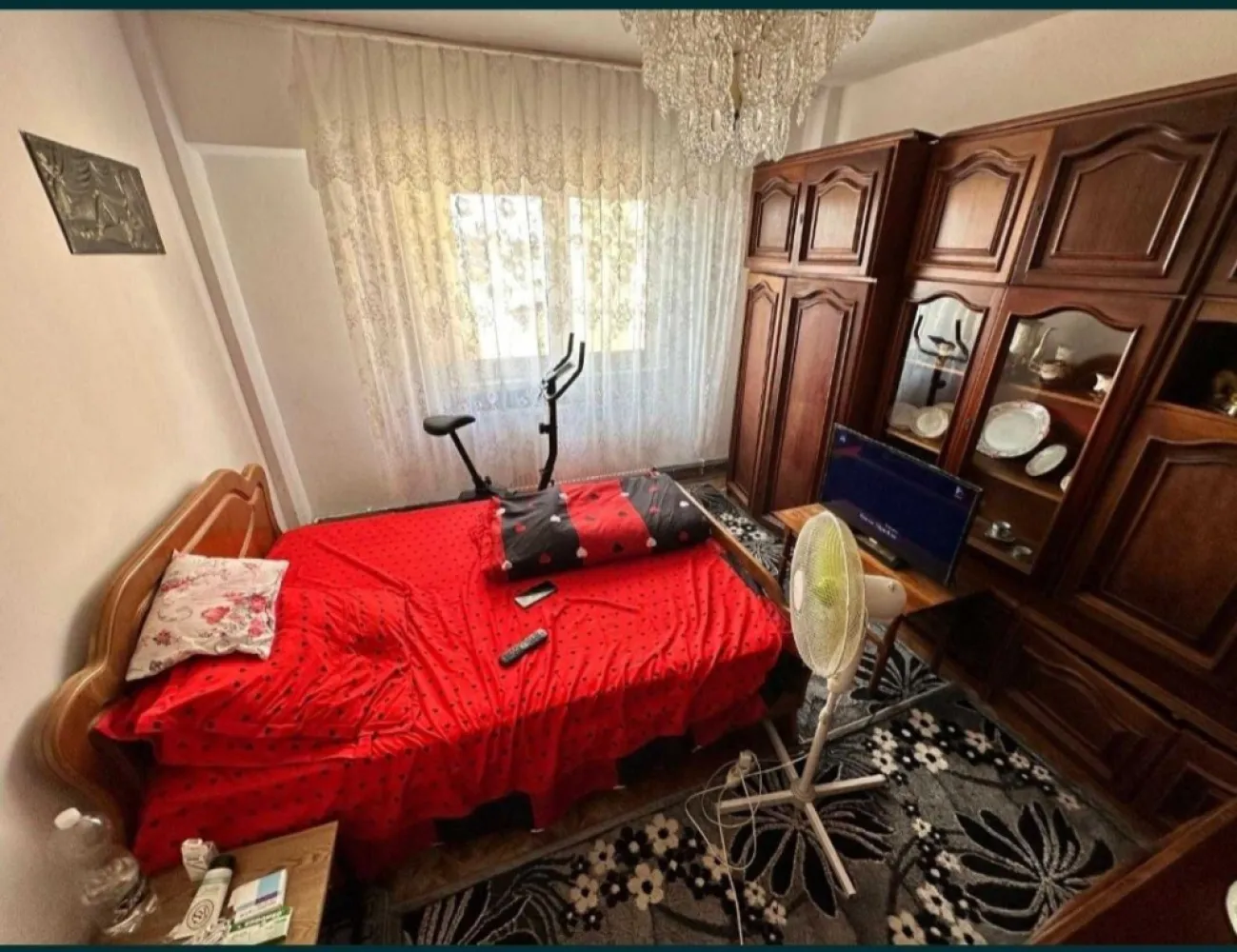 BRASADAS vinde ap 4 cam 90mp etaj 7/8 BCA Careiului M16. - Agenția imobiliara BRASADAS vinde apartament cu 4 camere din BCA, situat pe Drumul Careiului la etajul 7/8. Apartamentul are centrala proprie pe cupru, 119mp, 2 bai cu geam, 2 balcoane, beci, cu lift nou, cu termopane noi, încălzire, având toate punctele de interes la pași distanță (bănci, spații verzi, stații de transport in comun , magazine alimentare, grădinițe, școli) foarte comod. Apartamentul necesita inbunatatire, se poate moderniza pe plac. Se vinde fara mobila. Pentru mai multe oferte accesați www.brasadas.com.