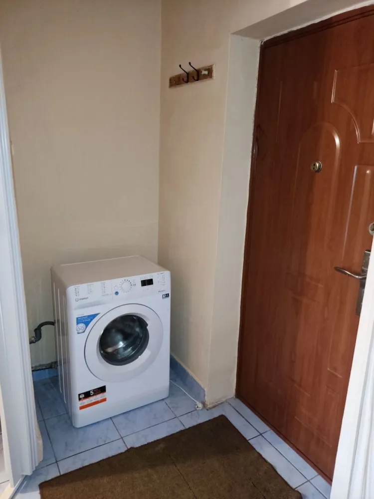 BRASADAS vinde garsoniera 24m la etajul 4/4 B-dul Closca. - Agenția imobiliara BRASADAS vinde garsonieră mobilata și utilată , et .4 cu acoperiș , B-dul Closca, Pentru mai multe oferte accesați www.brasadas.com.