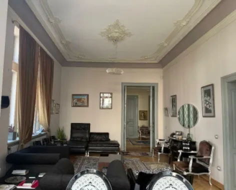 BRASADAS închiriază vila 21 cam UNIRII Birouri exclusive.