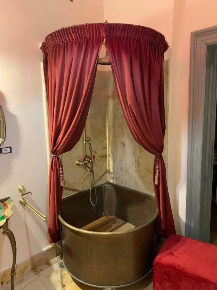BRASADAS închiriază vila 21 cam UNIRII Birouri exclusive.