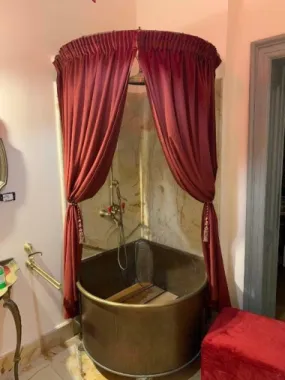 BRASADAS închiriază vila 21 cam UNIRII Birouri exclusive.