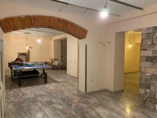 BRASADAS închiriază vila 21 cam UNIRII Birouri exclusive.