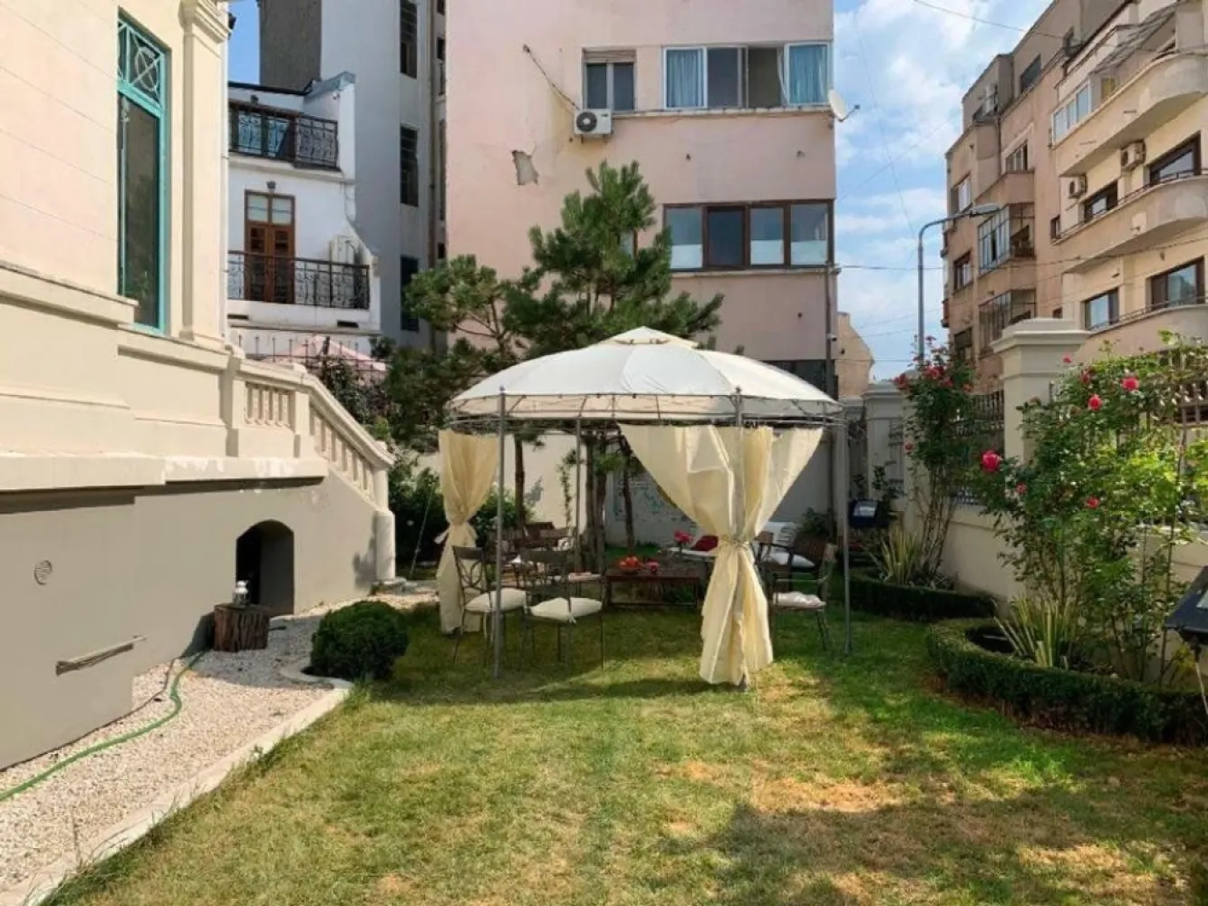 BRASADAS închiriază vila 21 cam UNIRII Birouri exclusive.