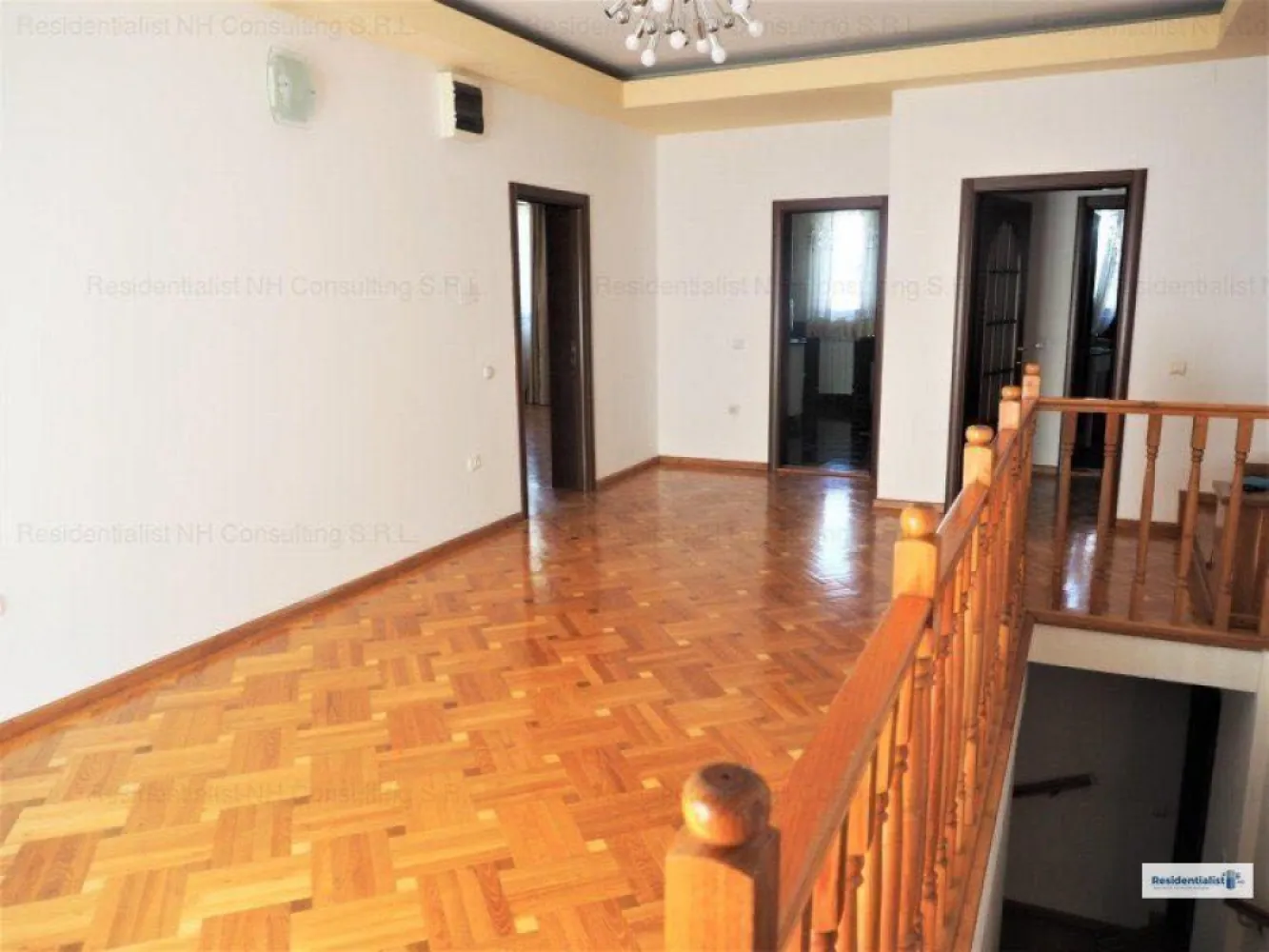 BRASADAS închiriază vila 6 cam Calea Mosilor.
