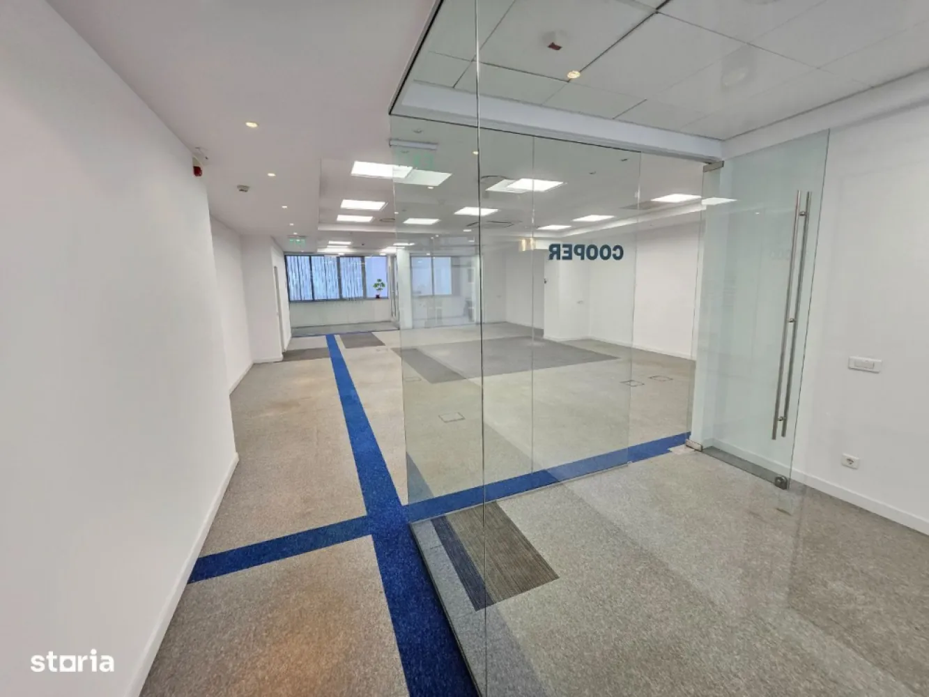 Spatiu de birouri, Universitate - Direct proprietar, spatiu modern, cladire noua, open space, etajul 4. Spatiul dispune de chicineta si 2 grupuri sanitare, podea flotanta. Se adauga 2,5 EUR/mp taxa de administrare spatii comune.