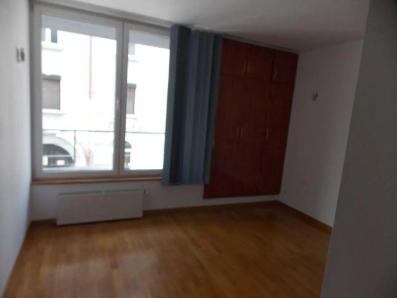 Inchiriez apartament - Persoana juridica, inchiriez apartament in zona Piata Victoriei(sector 1, strada Putul de Piatra), 4 camere, 4 grupuri sanitare, terasa, suprafata aprox. 160mp, etaj 1 4 + 2 locuri de parcare. Ideal birouri firma. Pentru detalii, va rog apelati