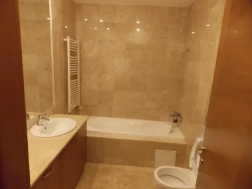 Inchiriez apartament
