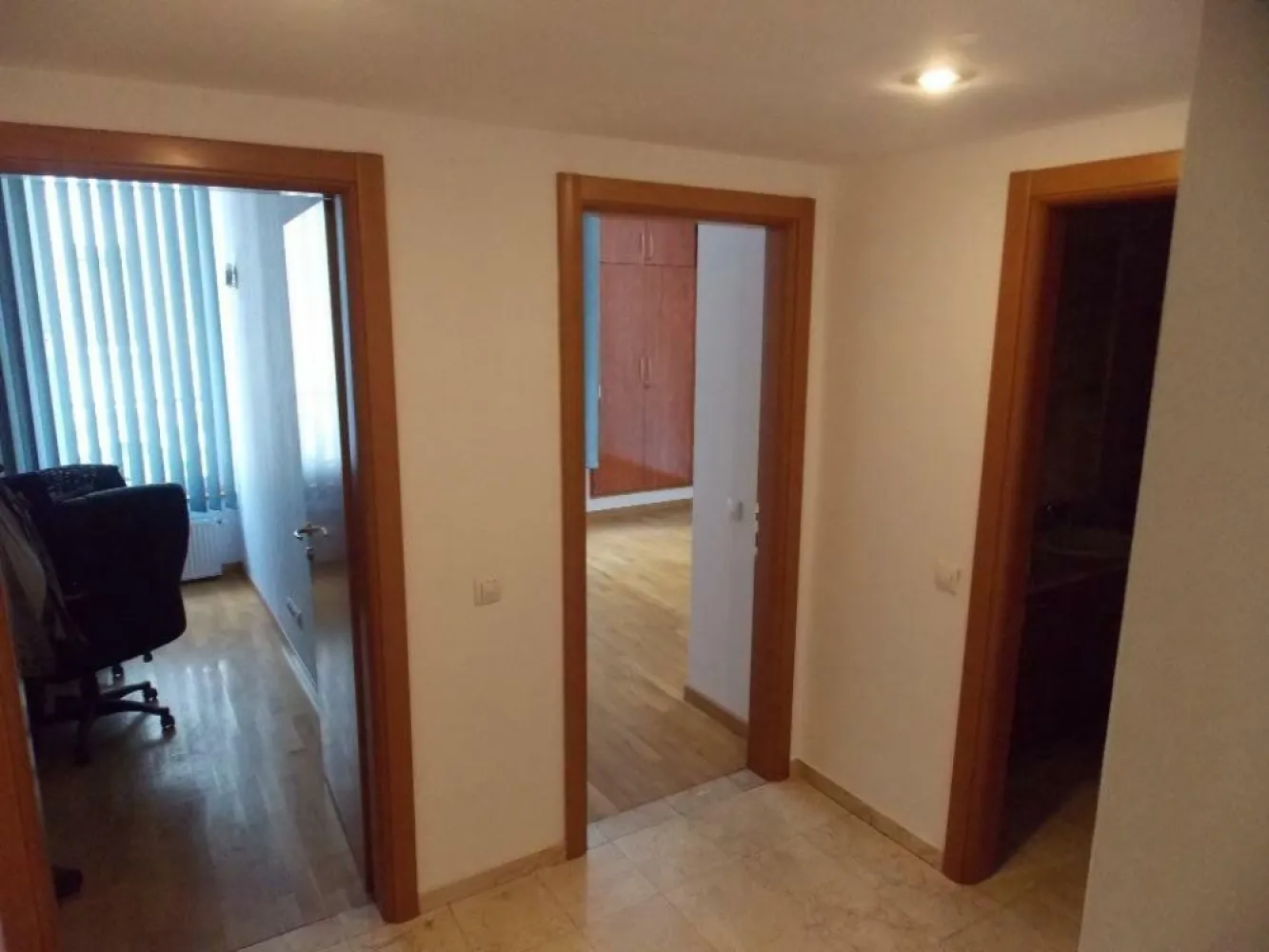 Inchiriez apartament