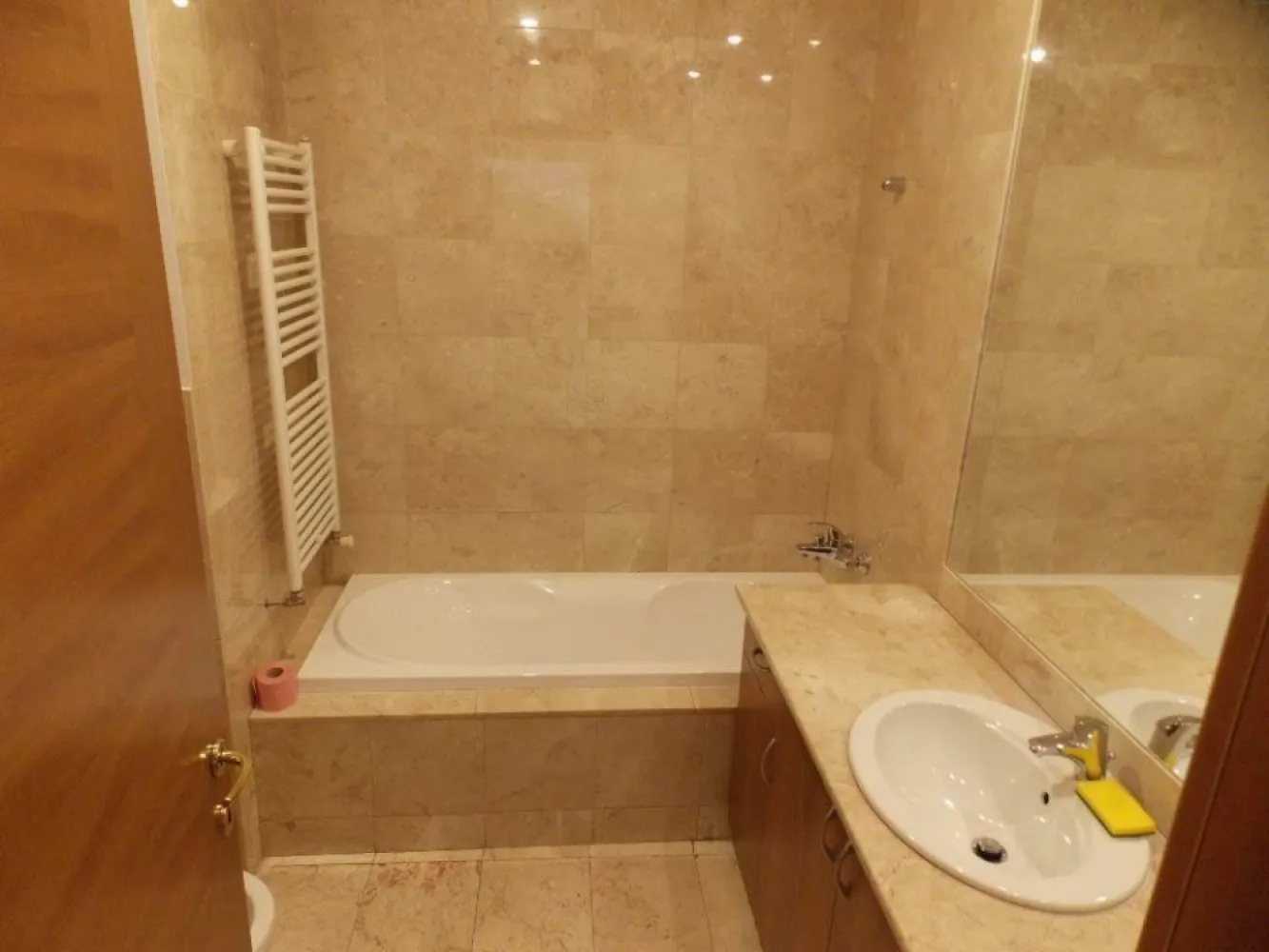 Inchiriez apartament