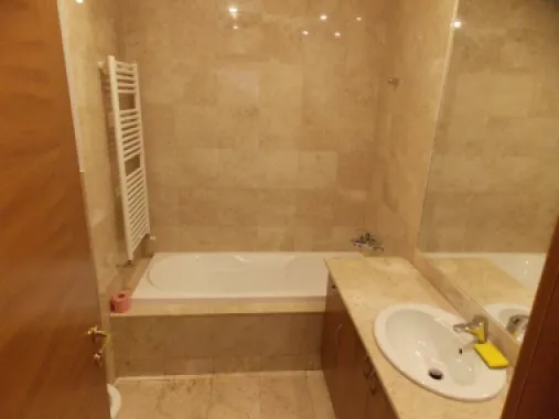 Inchiriez apartament
