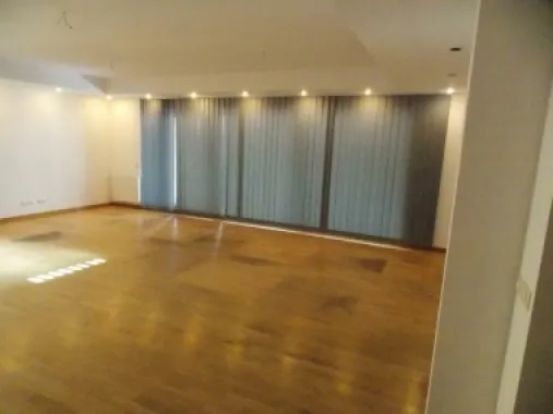 Inchiriez apartament
