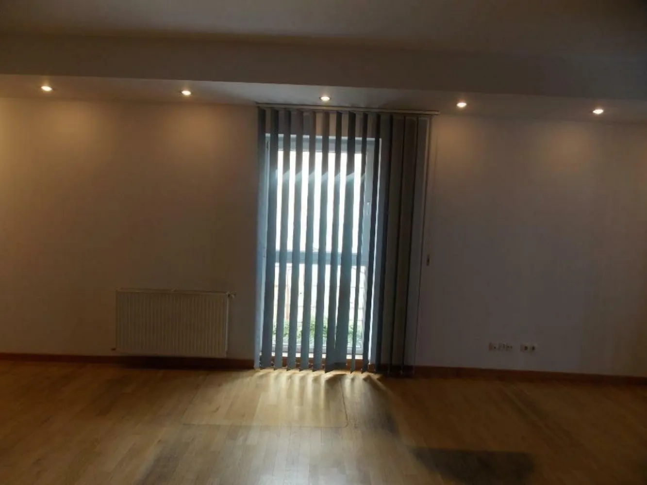 Inchiriez apartament