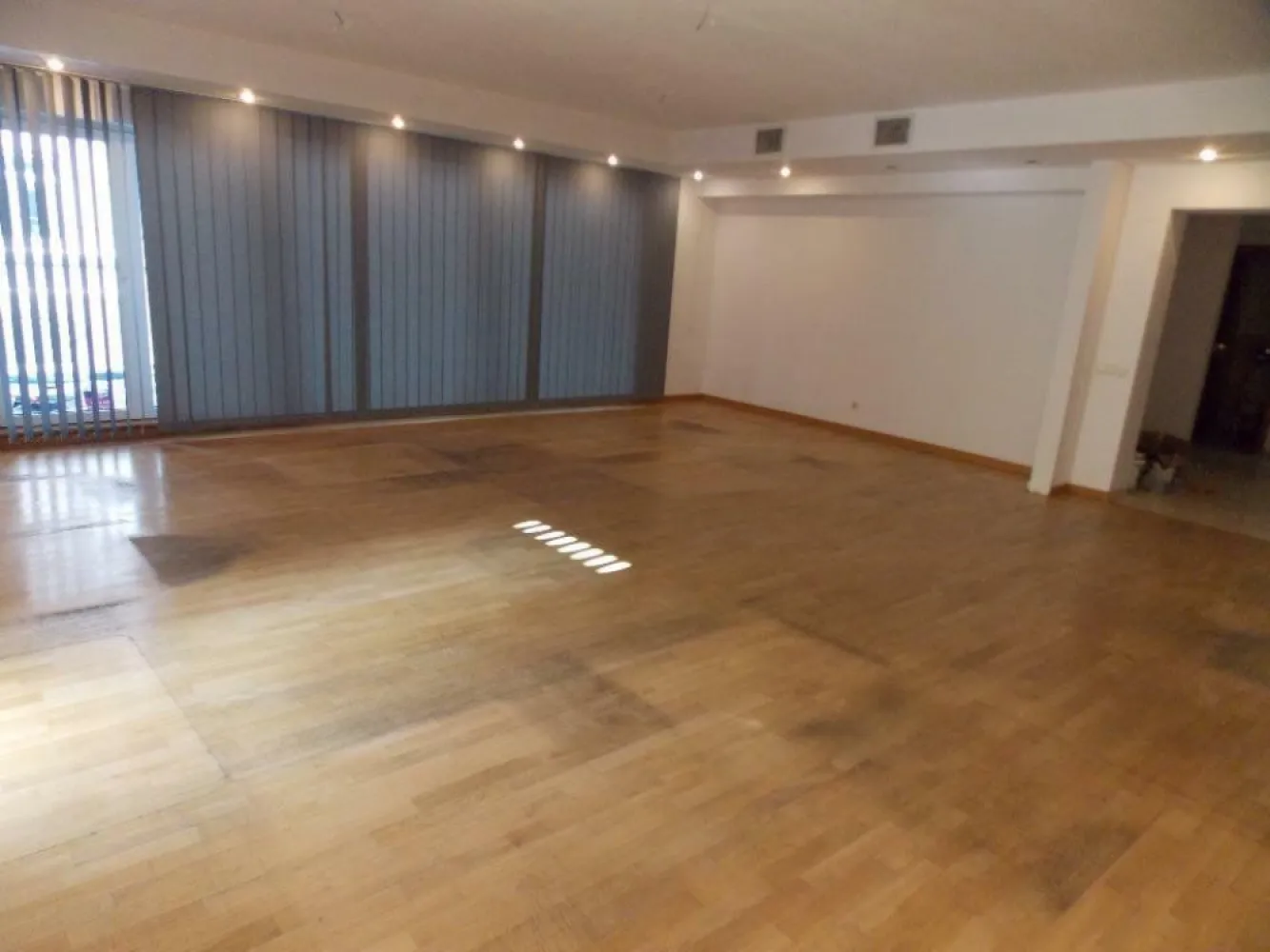 Inchiriez apartament