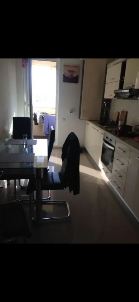 Ag BRASADAS vinde ap 2 cam et 2/3 Prelungirea Ghencea - Agenția BRASADAS vinde apartament cu 2 camere, complet mobilat si utiliat. Apartamentul este situat la etajul 2 al unui bloc de 3 etaje, finalizat in anul 2012. Apartamentul se preda exact ca in poze si are in dotare : - Loc de parcare - Centrala proprie - Aer conditionat - Frigider marca Teka - Cuptor electric si plita inductie marca Teka - Masina de spalat vase Teka - Hota inox Teka - Masina de spalat rufe Samsung - Televizor si sistem audio Sony - Mobilier living, coltar extensibil recent achizitionat - Pat matrimonial si dressing Situat la 5 min de statia STB, autobuz : 122,222,425,422,423. Apartamentul este o alegere perfecta pentru cei care doresc un loc de liniste si aer curat. Pentru mai multe oferte accesați www.brasadas.com.