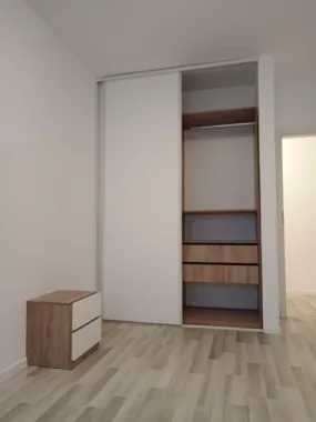 Ag BRASADAS vinde ap 2 cam MOBILAT cu PARCARE Berceni.