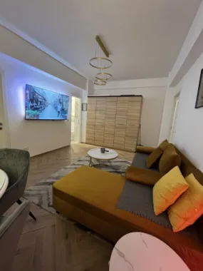Ag BRASADAS închiriază ap 2 cam Et 2 LUX Centrul Vechi.