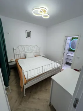 Ag BRASADAS închiriază ap 2 cam Et 2 LUX Centrul Vechi.