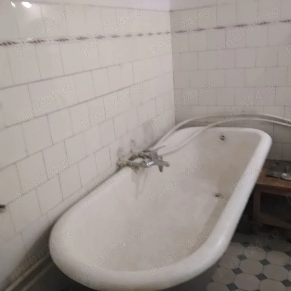 2 camere Unirii Coposu metrou - Particular inchiriez apartament cu 2 camere in vila, zona Piata Unirii - Coposu, apropiere metrou. Loc parcare in curte.