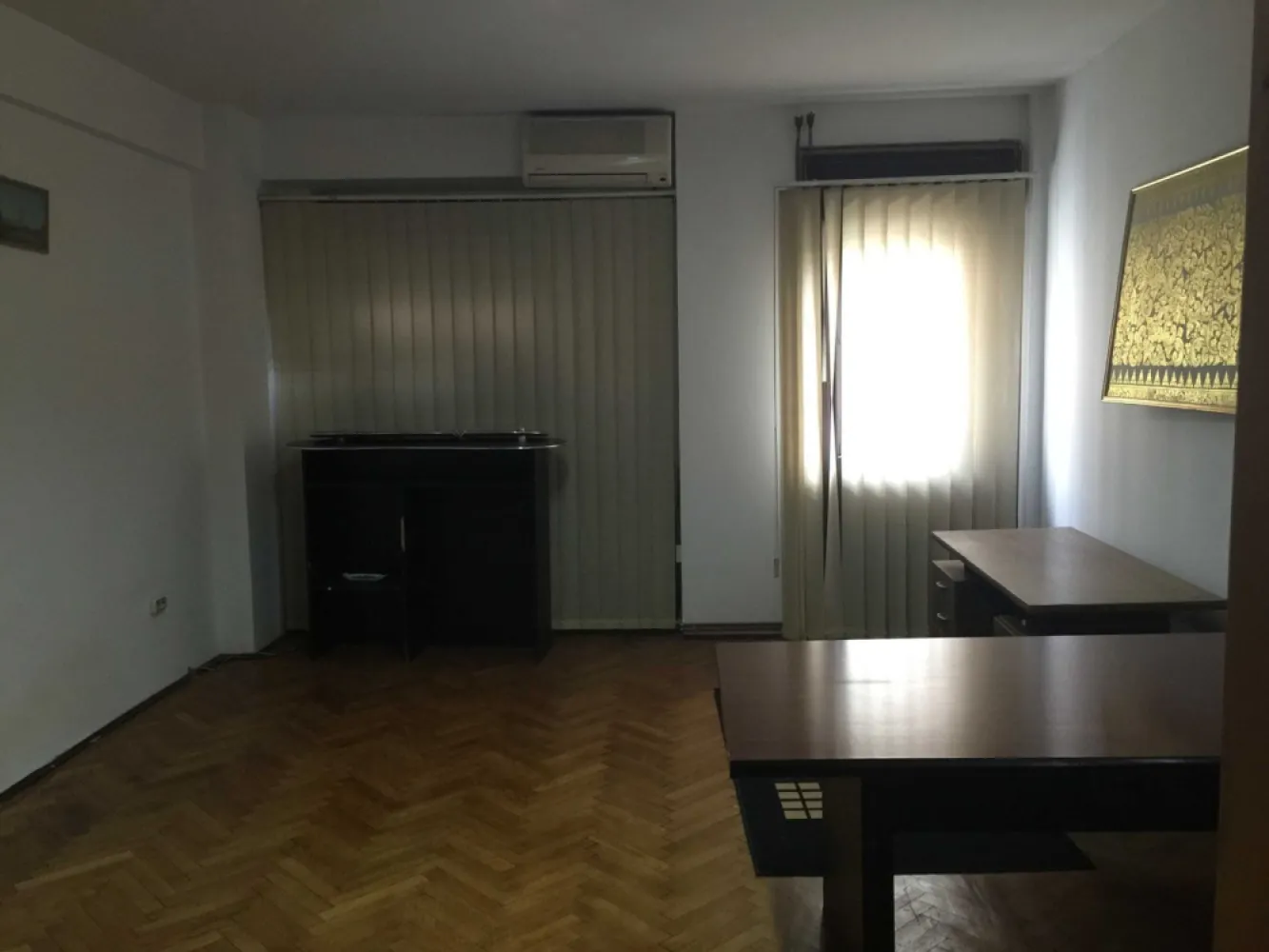 Apartament 2 camere - Str. Smardan - Unirii - Centru - Birou / Locuit - Inchiriez apartament de 2 camere situat pe Str. Smardan din Centrul Vechi, Bucuresti Apartamentul este partial mobilat si utilat, Se percep 3 luni la inchiriere ( luna in curs, o luna avans, o luna garantie ) Pret negociabil la perioada mai mare de 12 luni / 24 luni Pentru mai multe detalii folositi mesageria OLX sau nr de contact