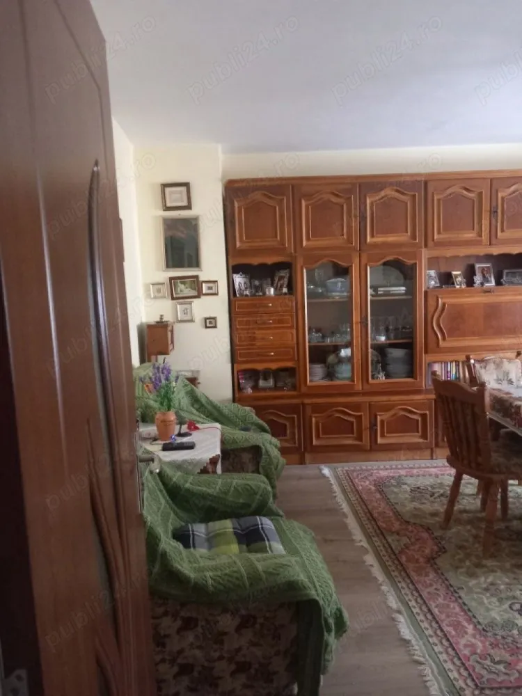 Ag BRASADAS vinde apt. 3 cam etaj 2/4 în Carpați 2. - Agenția BRASADAS vinde apartament 3 camere, 82 metri pătrați util. în cartier Carpați 2, Eaj 2/4. Renovat, nu necesită investiții. www.brasadas.com.