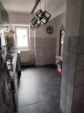 Ag BRASADAS vinde apt 3 cam etaj 4/4 Micro 16.