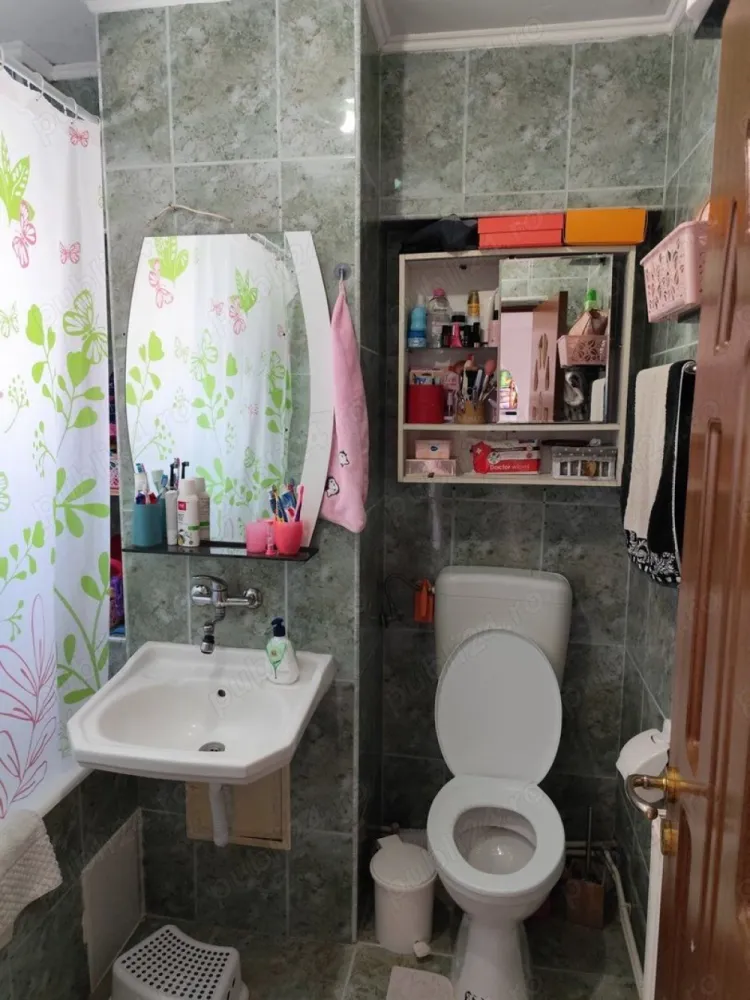 Ag BRASADAS vinde apt 3 cam etaj 4/4 Micro 16. - Agenția BRASADAS vinde apartament cu 3 camere, 2 holuri, 2 bai, bucătărie și debara în Micro16 etaj 4/4. Zonă foarte liniștită, vecini prietenoși, stație de autobuz în fața blocului și numeroase magazine. Profi,Unicarm,CBA etc) parc de joacă pentru copii, școli, grădinițe în apropiere - încălzire cu centrala prin condensare noua - aer condiționat nou www.brasadas.com.