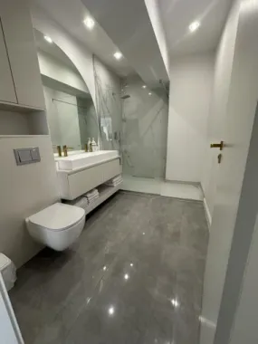 BRASAFAS vinde penthouse lux cu vedere panoramica.