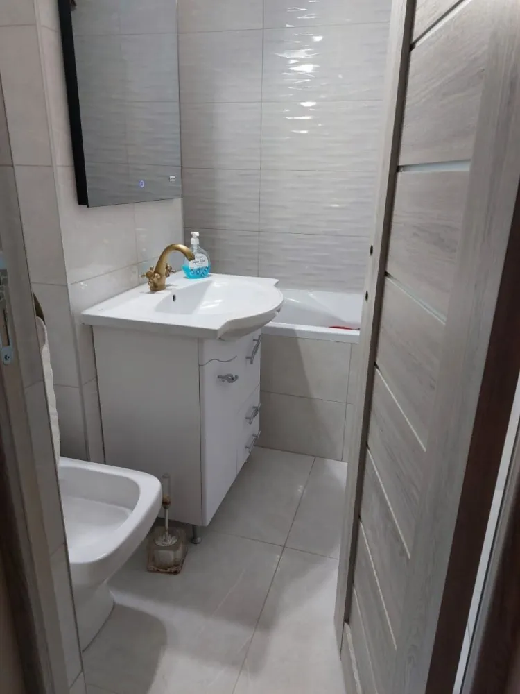 Ag BRASADAS vinde apt 3 camere Carpati 1 PARTER.