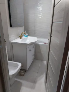 Ag BRASADAS vinde apt 3 camere Carpati 1 PARTER.
