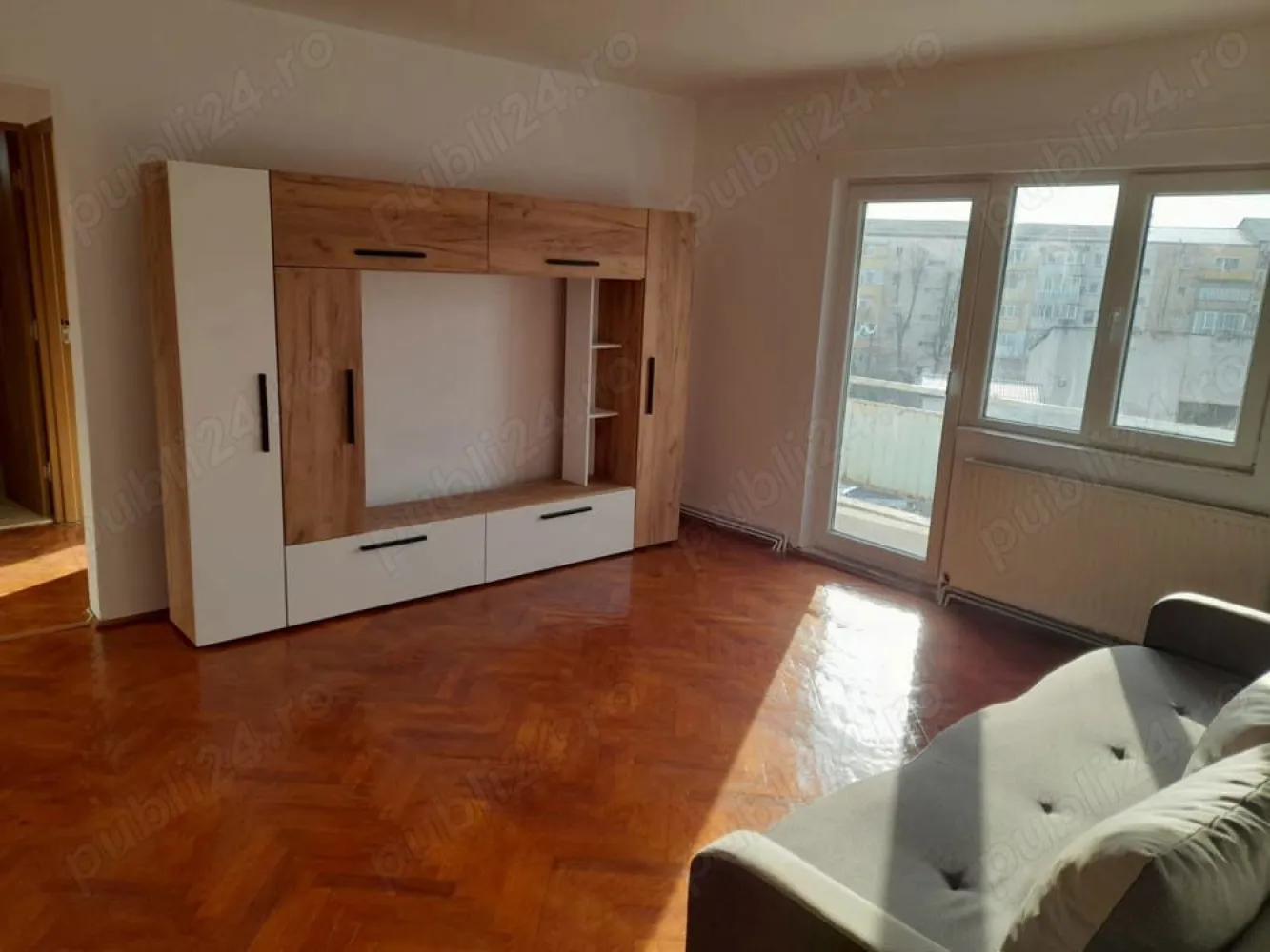 Ag BRASADAS vinde apt 2 cam etaj 3/4 in Micro 16.