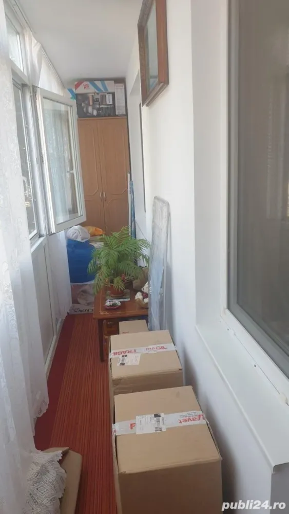 Apartament 2 camere Mihai Viteazu - Vand apartament 2 camere decomandate, etaj 1, din 4 ,bloc de caramida, balcon inchis, bucatarie, baie, debara, centrala termica. Geamuri si usi interne termopan, jaluzele exterioare din aluminiu, parchet laminat, faianta, gresie, izolat in exterior.