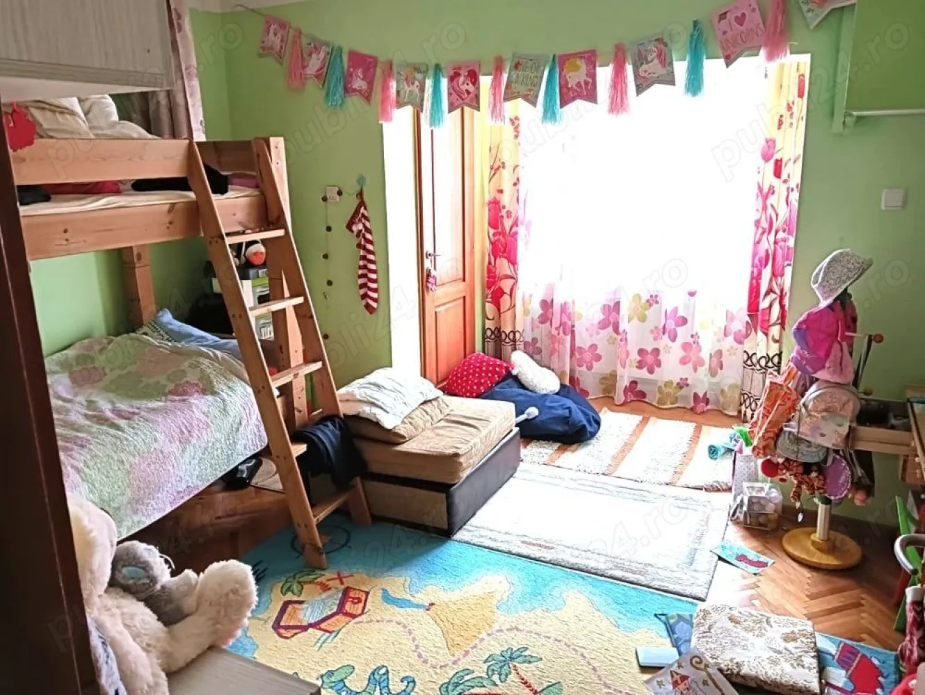 Ag BRASADAS vinde ap 4 cam etaj 3/4 în Micro 16. - Agenția BRASADAS vinde apartament cu 4 camere decomandate in Micro 16 la etajul 3 din 4. Două băi, două balcoane, centrală termică, climă, izolație termică la exterior cu polistiren de 10 cm. Se vinde fara electrocasnice și fără câteva articole de mobilier.
