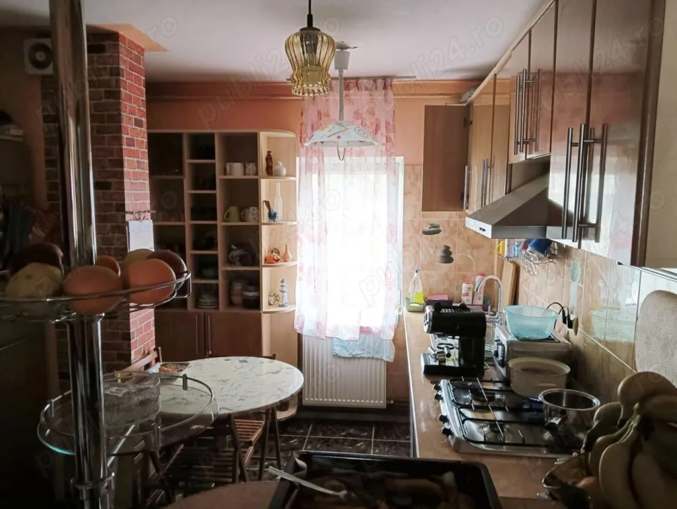 Ag BRASADAS vinde ap 4 cam etaj 3/4 în Micro 16. - Agenția BRASADAS vinde apartament cu 4 camere decomandate in Micro 16 la etajul 3 din 4. Două băi, două balcoane, centrală termică, climă, izolație termică la exterior cu polistiren de 10 cm. Se vinde fara electrocasnice și fără câteva articole de mobilier.