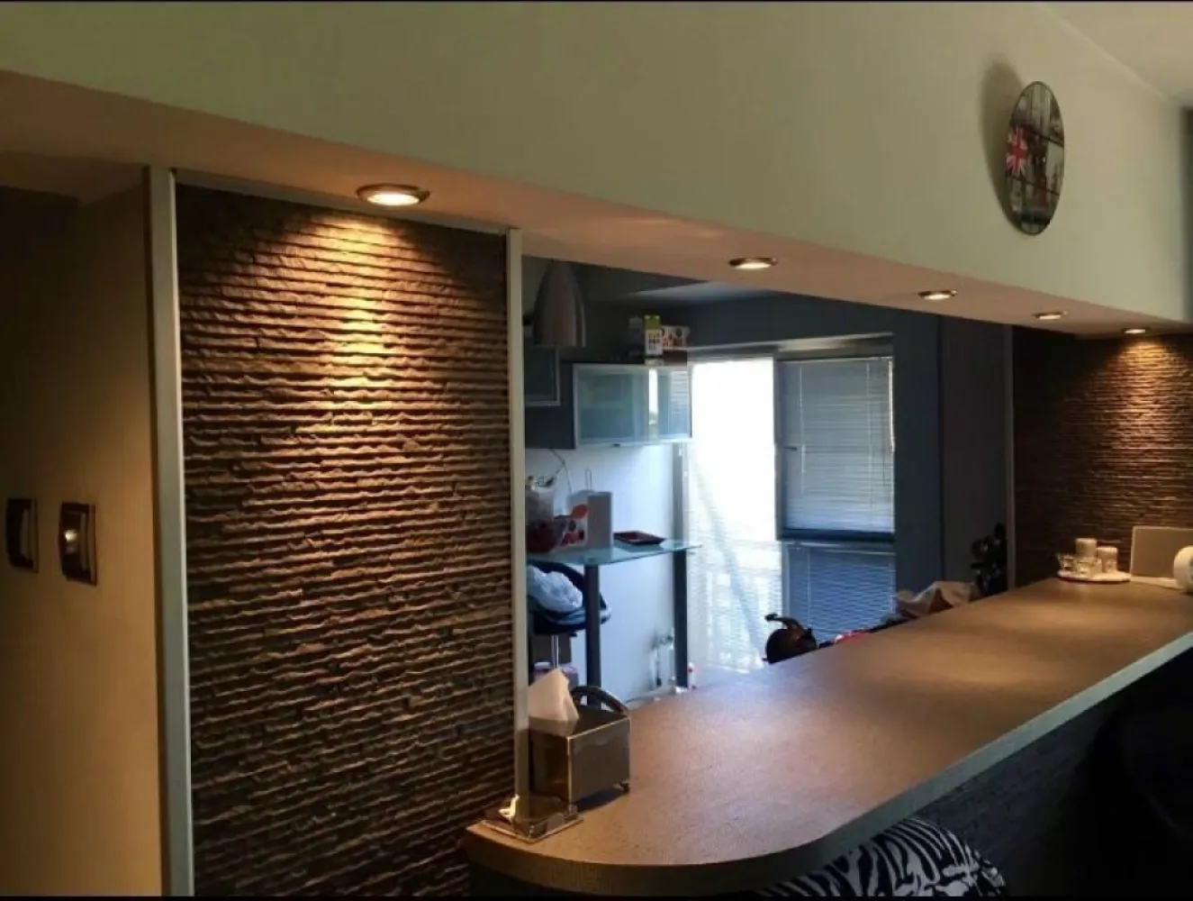 Propietar 2 camere Unirii/O.Goga - Propietar închiriez apartament de 2 camere, decomandat, utllat si mobilat, foarte spatios, stradal cu vedere panoramica spre bd Unirii Apartamentul este situat pe bd Octavian Goga in imediata vecinatate a Camerei de Comert, Biblioteca Nationala si a Tribunalului București
