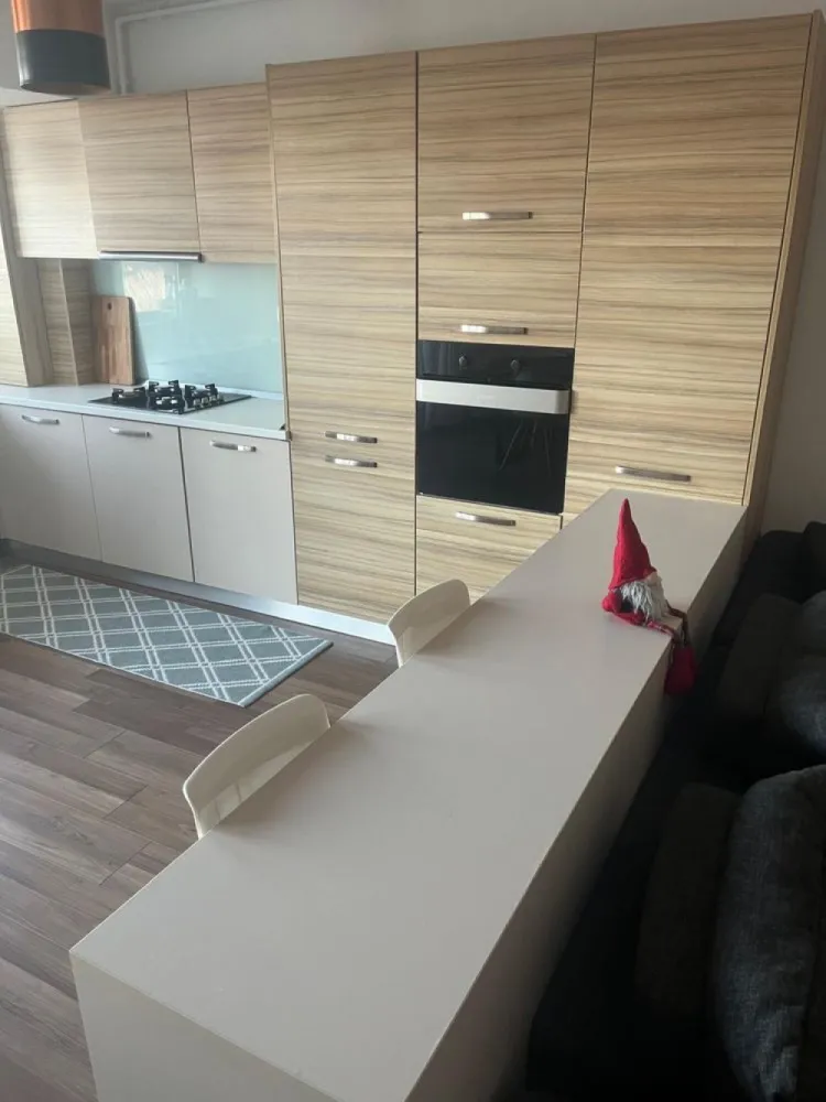 Apartament 2 camere - Inchiriem apartament 2 camere in Amfiteatru Residence La 3 minute de Parcul Lumea Copiilor ( parcul Tineretului) si 8 minute de metrou Ctin Brancoveanu. 600 eur/luna + utilitati si intretinere Poate fi vizionat incepand cu data de 6 Ianuarie. Orice detalii necesare imi puteti scrie in privat.