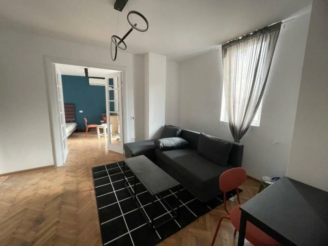 Etaj integral de vanzare in inima Capitalei 5m de la metrou - Etaj integral de vanzare , in locatia superb, in fata hotelului Grand Boutique Hotel. whatsapp Etajul care oferim de vanzare azi , este imparţit la 2 proprietăţi diferite, cu nr. cadastru diferit in fiecare care dintre ei care sa fac de fapt 2 apartamente, Apartament 1 este conform din 2 camere , bucătărie, wc, ac, sufragerie, 2 balcoane , mobilat utilat si renovat complet cu toate ce este necesare sa - move in ! Apartament 2 este conform din 2 studiouri, unităţi de vacanţă care o sa fie in mod de Airbnb , mobilat şi renovat complet ! ,Studio A- chirie 320â‚Ź / luna Studio B- chirie 350â‚Ź / luna Apartment 2 rooms chirie 550â‚Ź/ luna 1,220â‚Ź / luna Exista posibilitatea sa fac un lift cu cost de 5,000-10,000â‚Ź