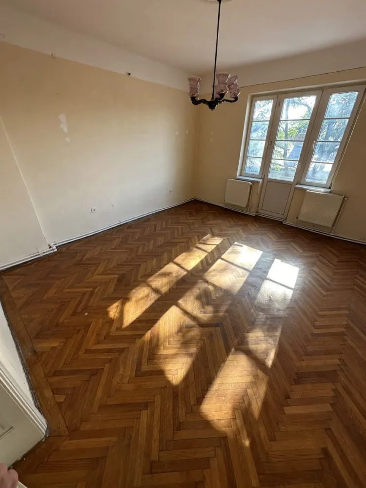Proprietar vand apartament decomandat Unirii 5 camere