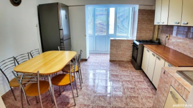 UNIRII CENTRAL- Apartament 4 camere - decomandat- bloc MONOLIT - direct de la PROPRIETAR