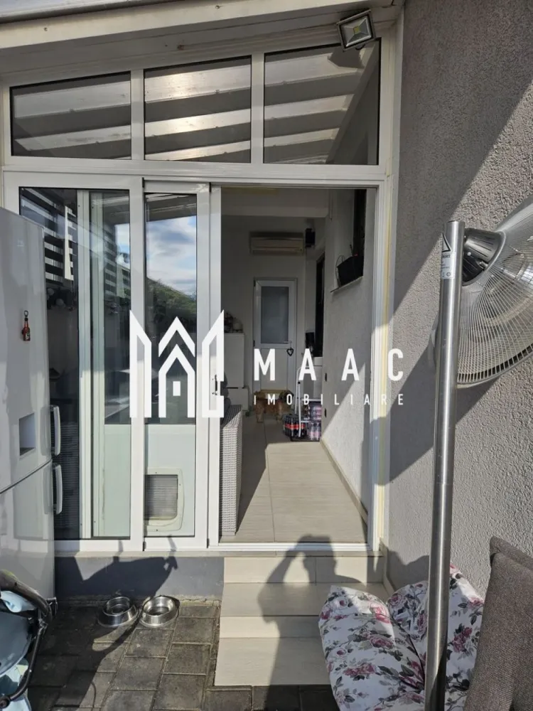 Casa superba | Selimbar Sibiu | 210 MPU - Casă impresionanta în Șelimbăr – Duplex spațios, modern și complet utilat! Maac Imobiliare propune spre vanzare o casa minunata pentru familie, într-o zonă liniștită, aproape de oraș, dar ferită de agitația urbană! Această casă tip duplex unifamilial este gata să devină acasă pentru tine și cei dragi! Suprafață construită: 210 mp Compartimentare: S + P + E + Pod An construcție: 2016 Compartimentare inteligentă și spații generoase: Subsol: Pivniță încăpătoare Terasă închisă cu tâmplărie termopan – perfectă pentru depozitare sau relaxare Parter: Living luminos și primitor Hol cu scară interioară Baie de serviciu Debara pentru depozitare Bucătărie complet mobilată și utilată, cu acces direct în terasa exterioară și pivniță Etaj: 3 dormitoare spațioase 2 băi moderne Garderobă practică Hol generos și două balcoane Acces la un pod înalt (2.20 m), amenajat, ideal pentru spațiu suplimentar Exterior amenajat cu grijă: Curte pavată, ideală pentru relaxare sau activități cu familia Zonă verde cu gazon și gard împrejmuit – intimitate totală Terasă exterioară perfectă pentru seri de vară Locuri de parcare pentru 2 mașini în curtea proprie Avantaje cheie: Casă modernă, solid construită Spații optimizate pentru confortul familiei Curte proprie – loc ideal pentru relaxare Locație excelentă – acces rapid spre Sibiu și facilități urbane Pentru mai multe detalii va rugam specificati telefonic ID: CP2718629 }}