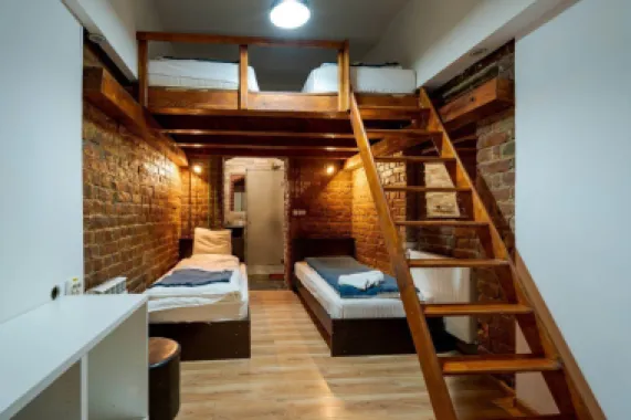 Ag BRASADAS vinde villa cu 20 camere Pta ROMANA.