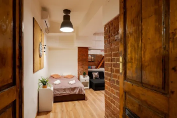 Ag BRASADAS vinde villa cu 20 camere Pta ROMANA.