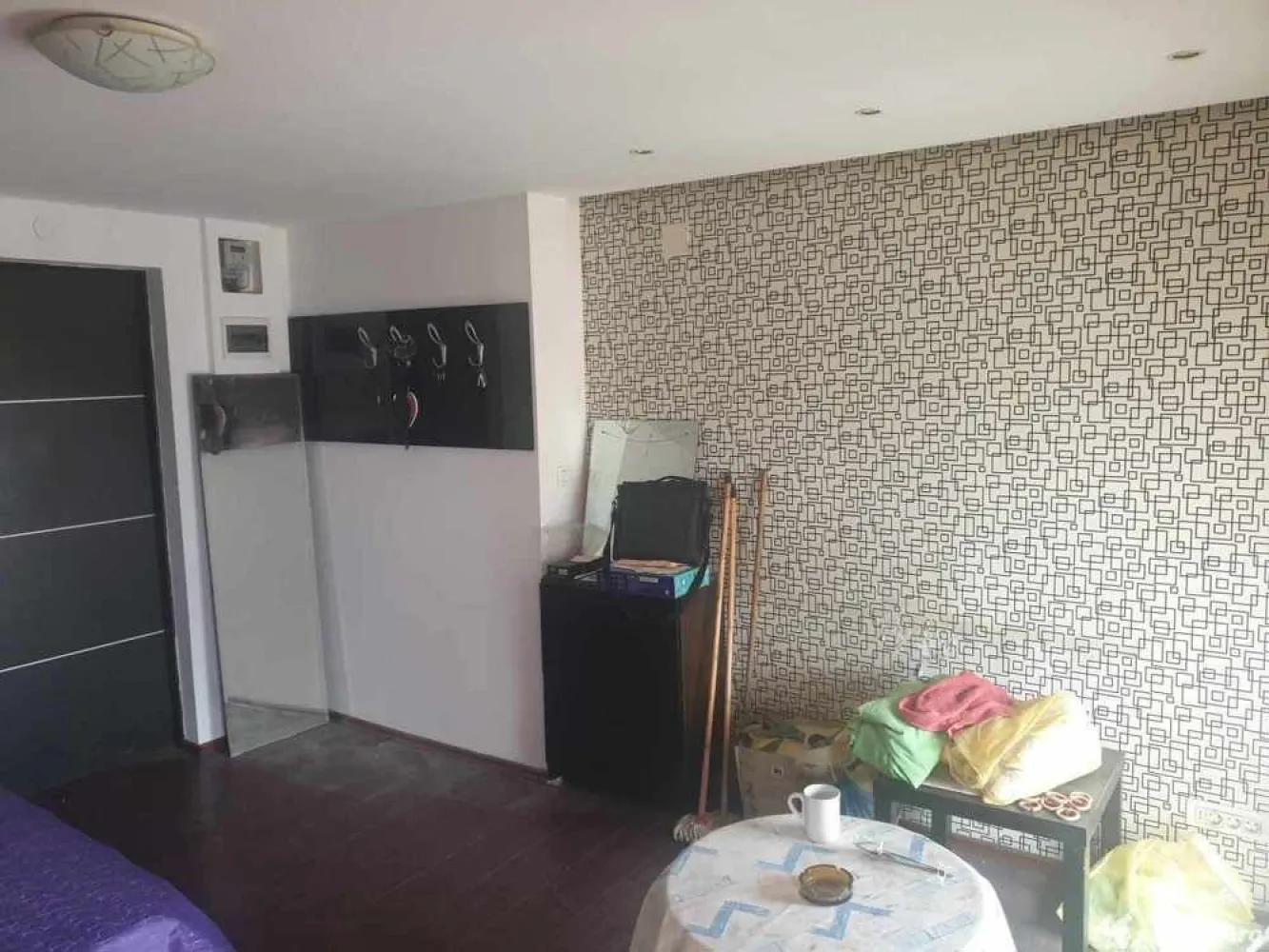 ULTRACENTRAL, Vand in Str. Popa Tatu, sector 1, etaj 2, vila, camera 16, 5 mp detalii in anunt . - ULTRACENTRAL, vand in Bucuresti, str. Popa Tatu, sector 1, etaj 2 vila, o camera de 16,5 mp., camera mansarda de 6 mp., si bucatarie 7,5 mp., mobilate, in proprietate exclusiva, si baie si WC. comune cu o familie de 2 persoane, pretul zonei (40.000,oo Euro), telefon .